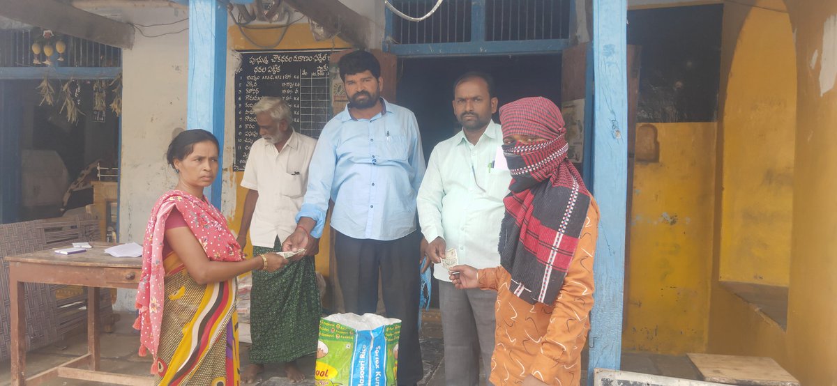 Srisailam32's tweet photo. Working round the clock in difficult situation for the people under the leadership of the honorable CM KCR. SIR to serving the poor people. #TEAMREVENUE #StaySafeStayHome @RaoKavitha @MPsantoshtrs https://t.co/CHysZ1wRTH