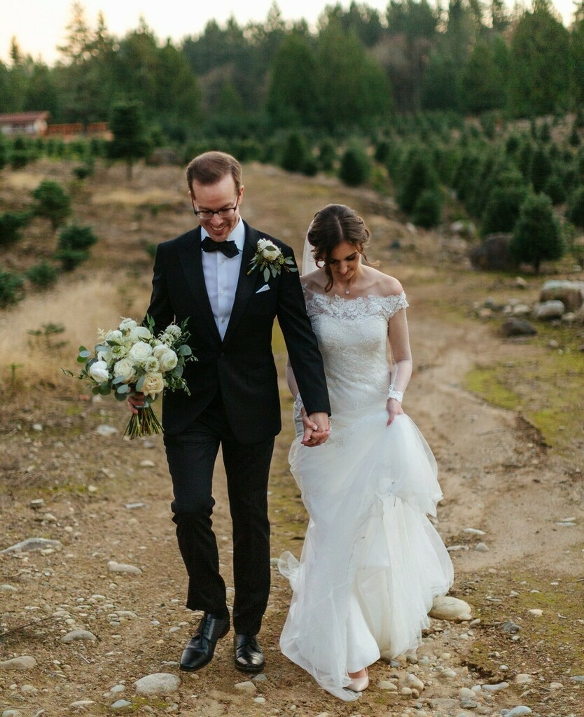 We live in a moment of chaos. Find peace. Make good choices. We will celebrate like crazy when it's all over. •
•
•
•
•
#JTobiason #PNWedding #junebugweddings #greenweddingshoes #indiebride #indiewedding #lookslikefilm #theknot #huffpostido #wedd… instagr.am/p/B-cU5L0Jqe9/