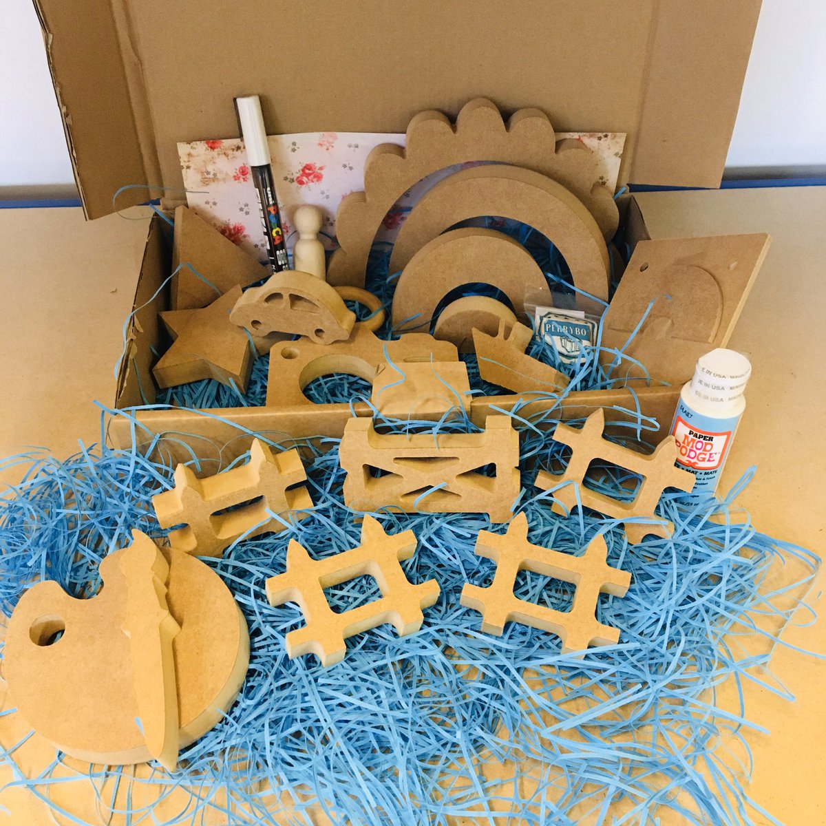 perryswoodcraft's tweet photo. Thanks @shred_happy for providing fab shredded paper for our subscription boxes! 
Loving the light blue ! Couldn’t do it without you! (Ps will reply to your email later!) 😉 https://t.co/dJcONiNK27