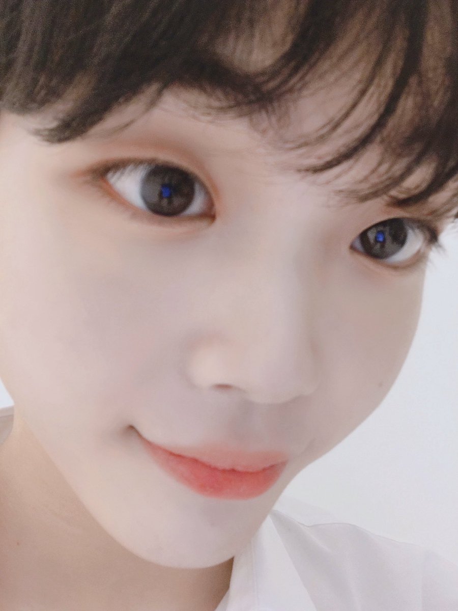 Hyeongjun as Nicki Minaj a thread