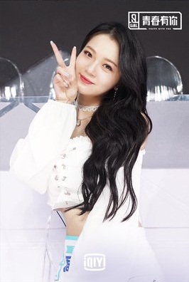 Stage Name : Jennifer ZhouBirth Name : Zhou Ziqian (周梓倩)Birthday : August 14, 1998 Height : 173 cm Weight : 48 kg Company : One Cool Jasco #YouthWithYou  #JenniferZhou  #ZhouZiqian