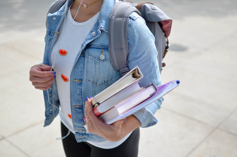ucas_online's tweet photo. What does Coronavirus mean for students? 🤔

Ella Hendrix provides a guide to what Coronavirus might mean for students. Helping you understand where you stand, what you should and shouldn’t be doing, and, importantly, reminding you that you’re not alone. 

https://t.co/JlOyJOTQHy https://t.co/QdDJMzI5VD
