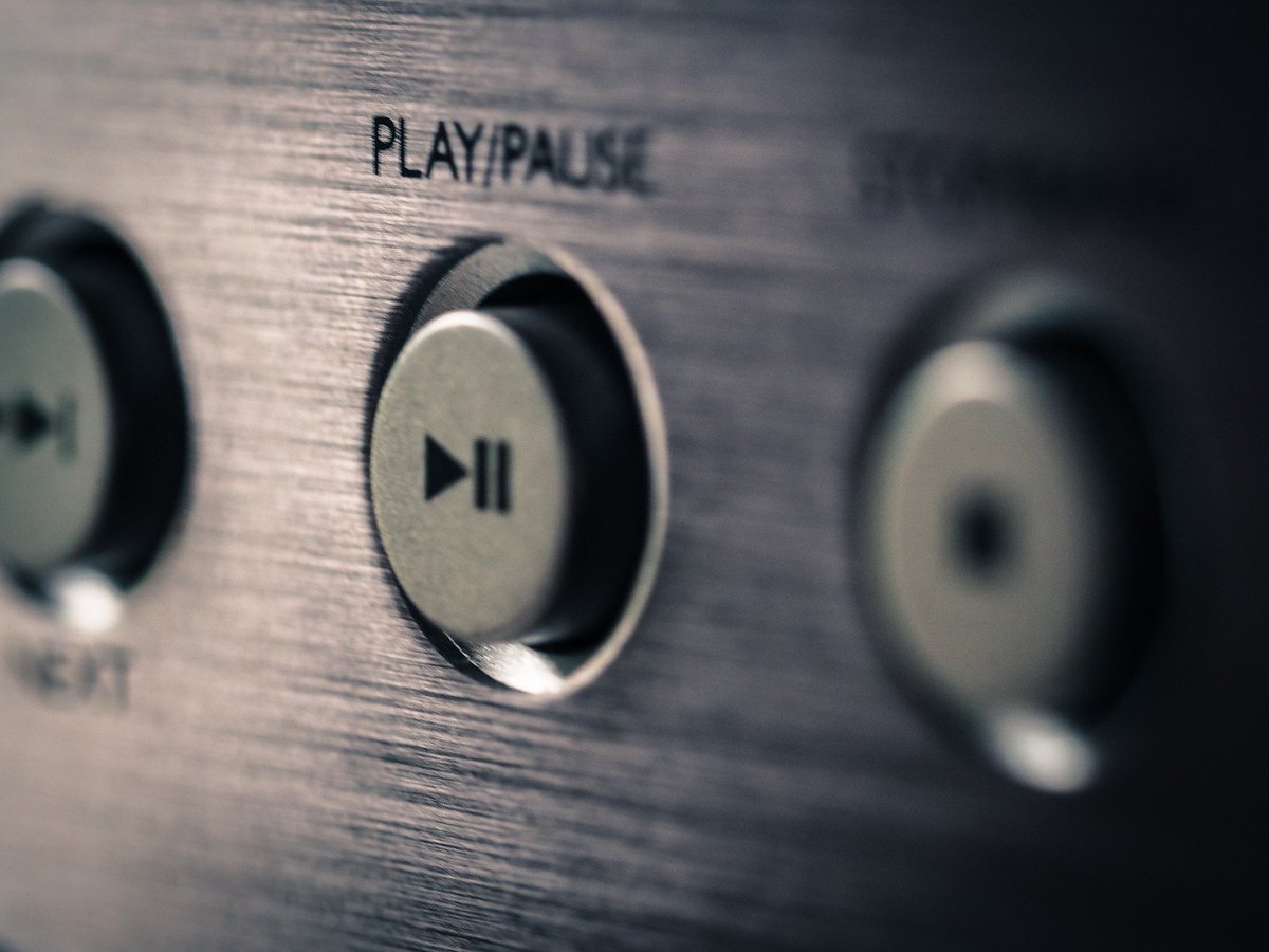 Mit MP3 schufen die Entwickler, unter Leitung von Karlheinz Brandenburg und Hans-Georg Musmann, eine Methode zur verlustbehafteten Kompression digital gespeicherter Audiodaten – Made in Germany.

madeingermany.online/magazin/german…

#madeingermany #deutschland #mp3 #erfindung