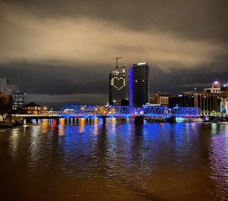 Last night GR lit up with love for our essential service and health care workers. Thank you for protecting public health! 💙 
📸:<a href="/mywestmi/">My West Michigan</a>