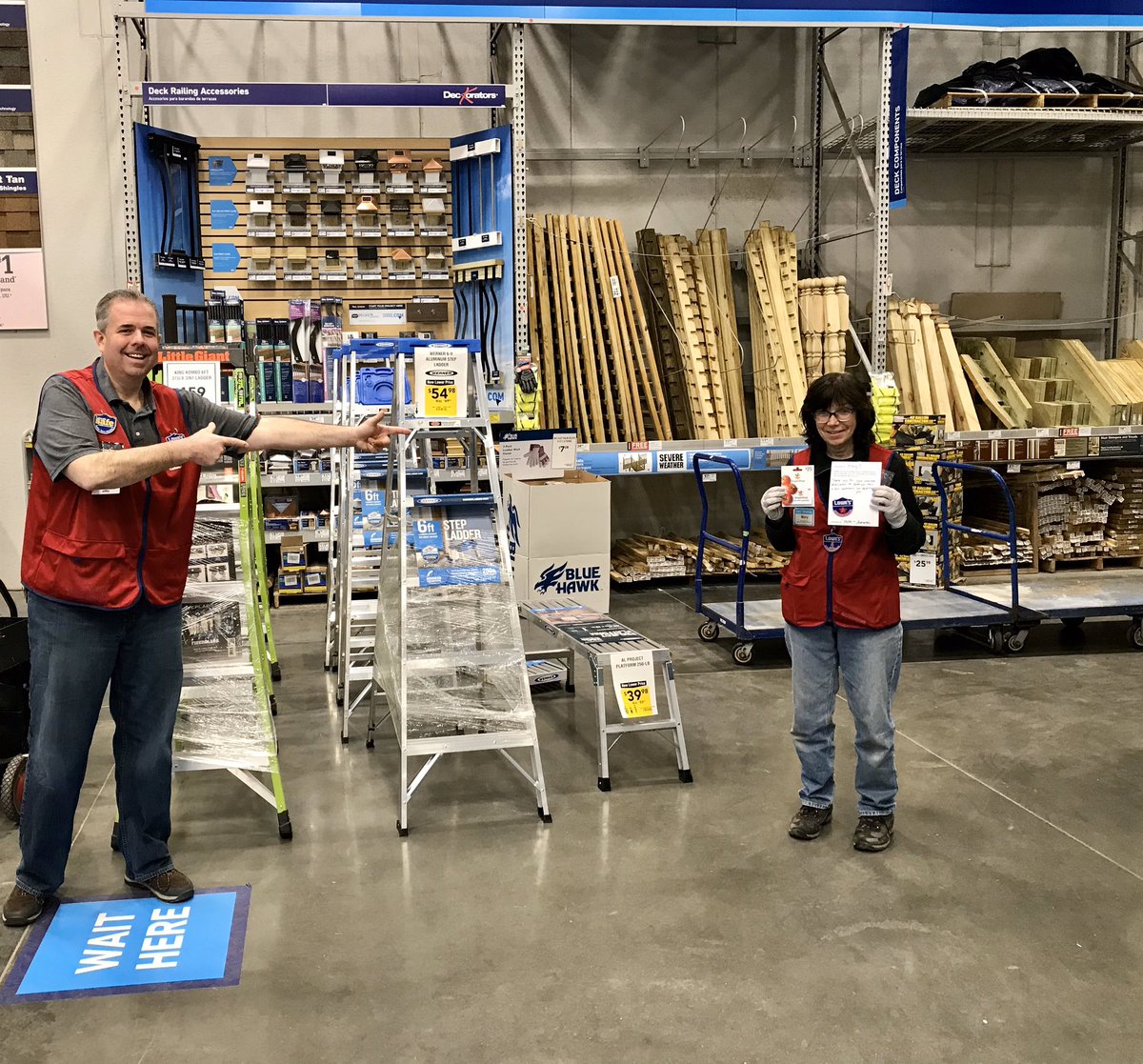 forrest1917's tweet photo. FARMINGDALE Lowes starting the day with service awards and gif cards for out hardworking , caring associates!!!!! #staysafe #sixfootrule #thankyou!!!@Legler1363 @l_abbatecola @timdaleynymetro @TweetUsR30 @jmarigiuli https://t.co/KzE1UQXgZb