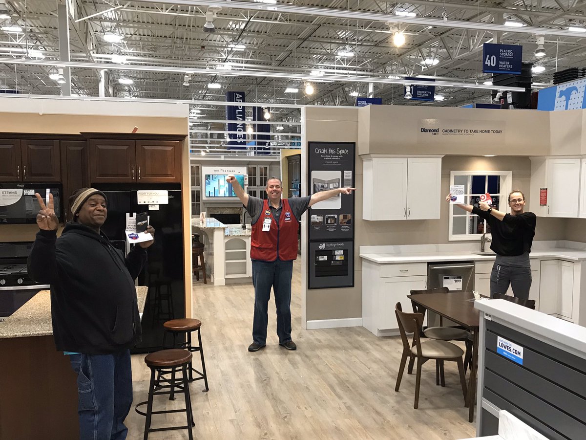 forrest1917's tweet photo. FARMINGDALE Lowes starting the day with service awards and gif cards for out hardworking , caring associates!!!!! #staysafe #sixfootrule #thankyou!!!@Legler1363 @l_abbatecola @timdaleynymetro @TweetUsR30 @jmarigiuli https://t.co/KzE1UQXgZb