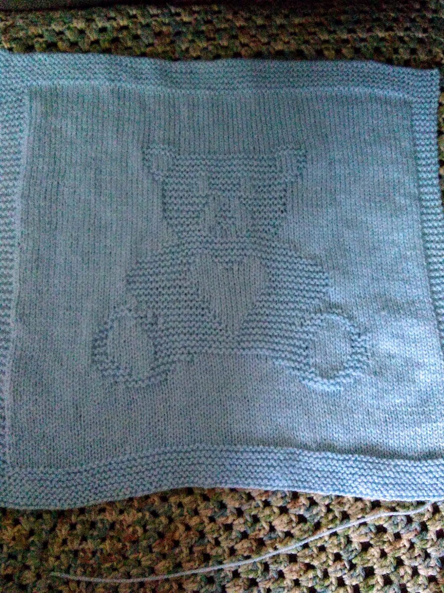 mjw0809's tweet photo. Finished this.
#knitter #cotblanket #IsolationLife #isolationknitter https://t.co/t15MceIVIW