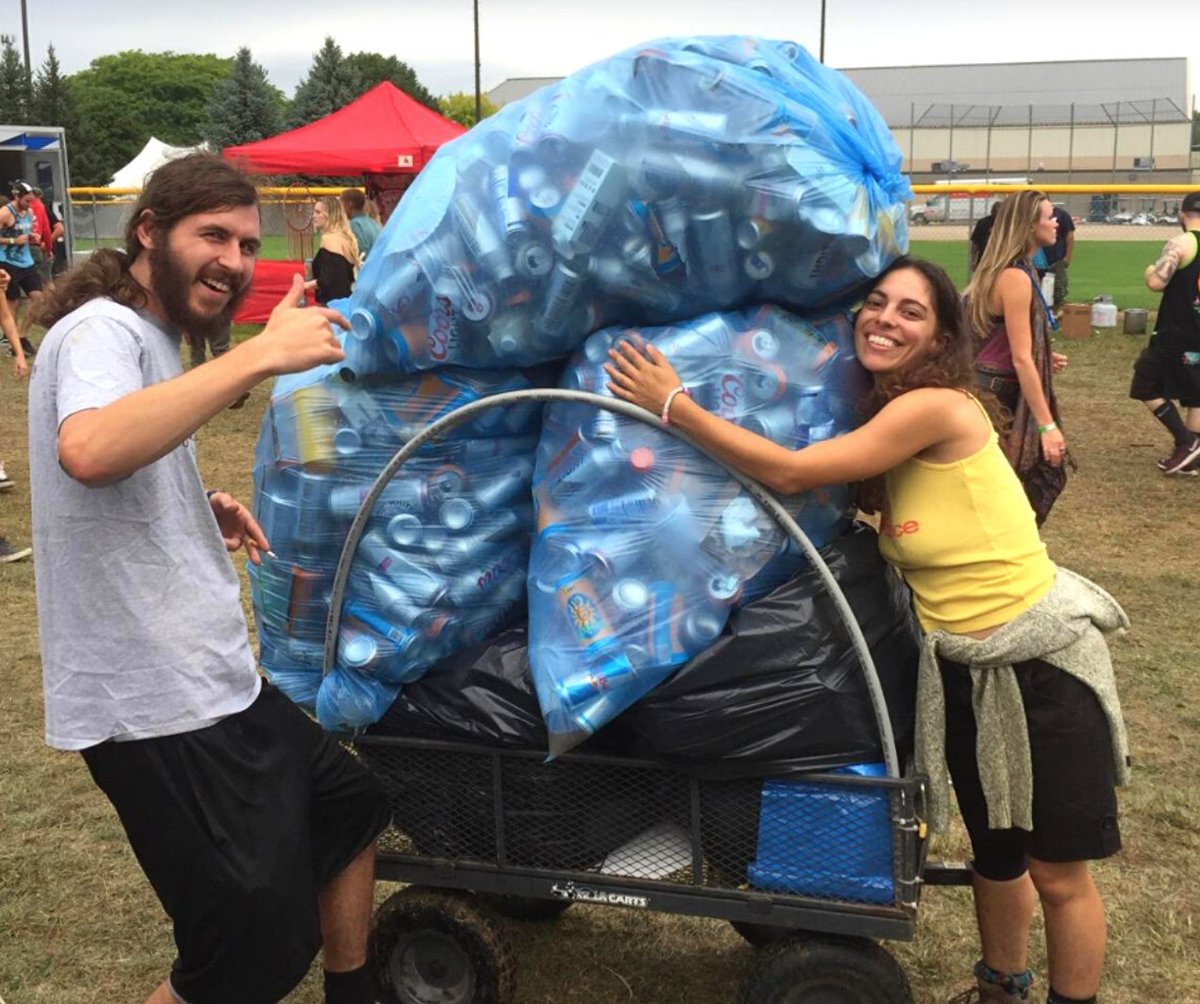 ZeroWaste_EP's tweet photo. We 💚the environment, we 💚our volunteers, and we 💚achieving zero waste! #WasteReductionWednesday https://t.co/ccia5yhBMR