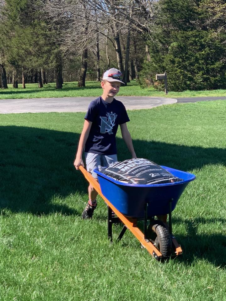 midwestnats's tweet photo. @midwestnats Youth players, Beau Watts, Brennan Pfifer, Drew and Luke Baer helping out around the house during the down period! #ServantMentality https://t.co/oJ7R1MT1wV