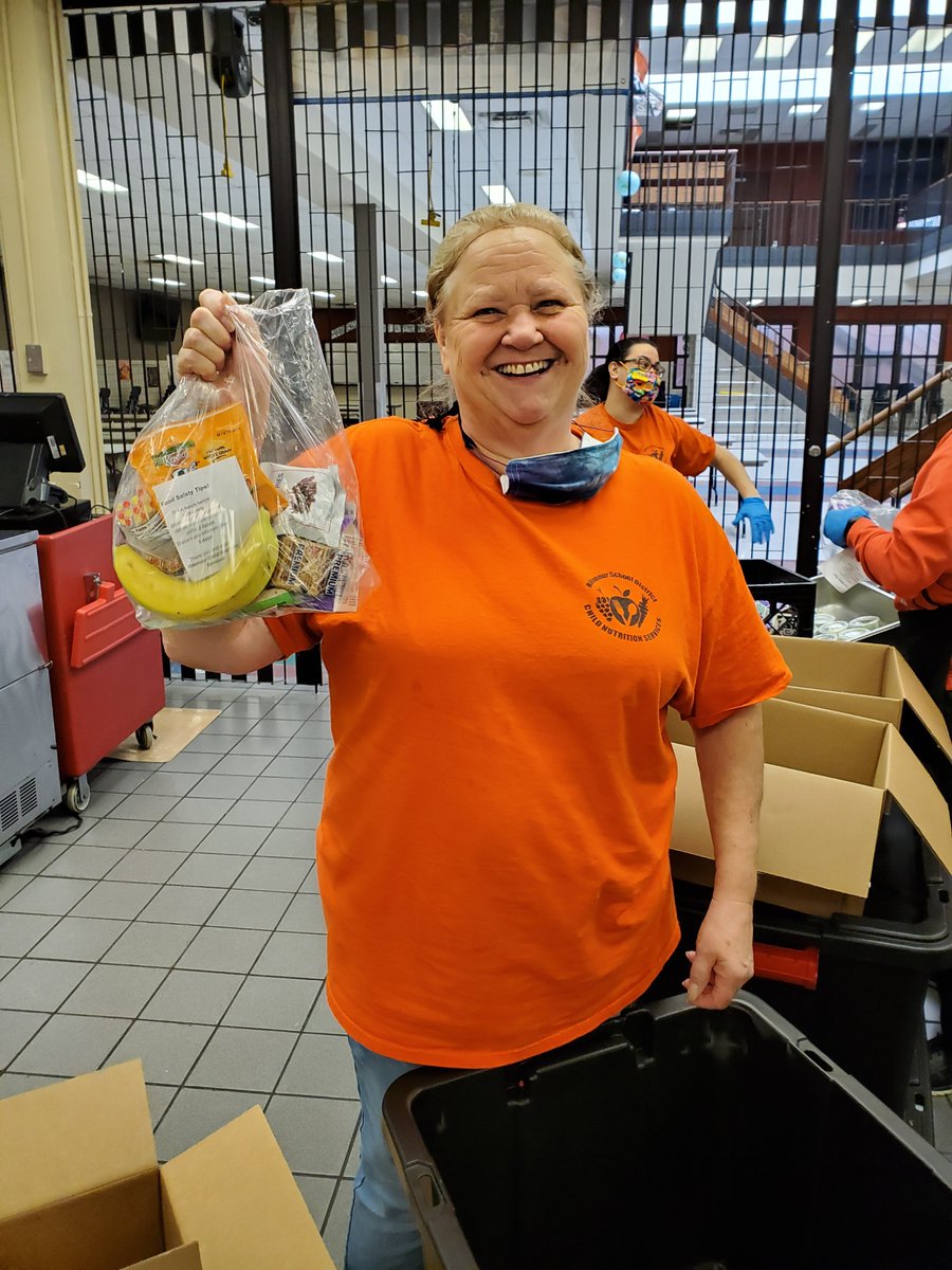 RitFitNutrition's tweet photo. Prep work for our grab n' go meals! The kids were SO EXCITED to see bananas in their bags today!🍌🤩🍌 https://t.co/Jdhnm2WkBz