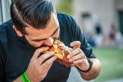 Brat eating competition = check

What toppings do you add to your sausages? 

@dtphxoktoberfest