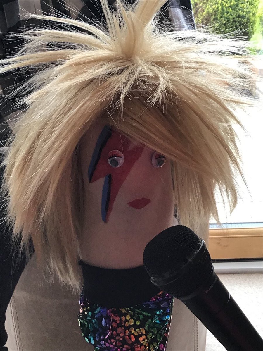 KingsSchoolHead's tweet photo. I honestly think this ‘knee’ is one the most impressive things I’ve ever seen. I can even hear it singing Starman, albeit faintly. #KingsChallenge @kingschester https://t.co/v2U4kvHote