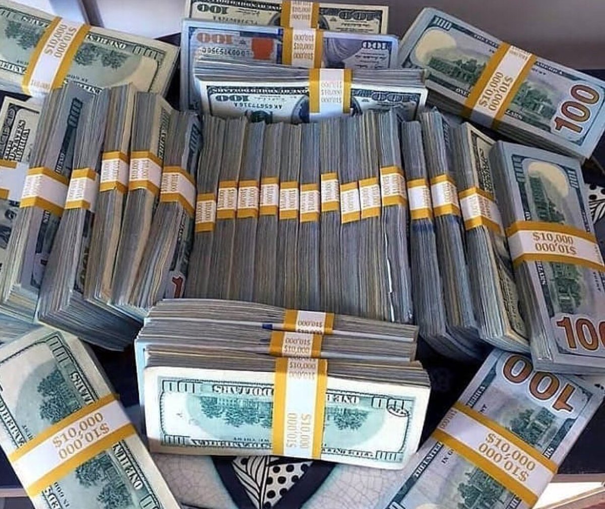 gregtaylor4's tweet photo. I will be your sugar daddy without sex or nudes, first 200 to retweet, follow or DM would receive $1,000 immediately and $500 as shopping spree. No bank info is needed!! Cash app and venmo only... https://t.co/YGktuWIXVV