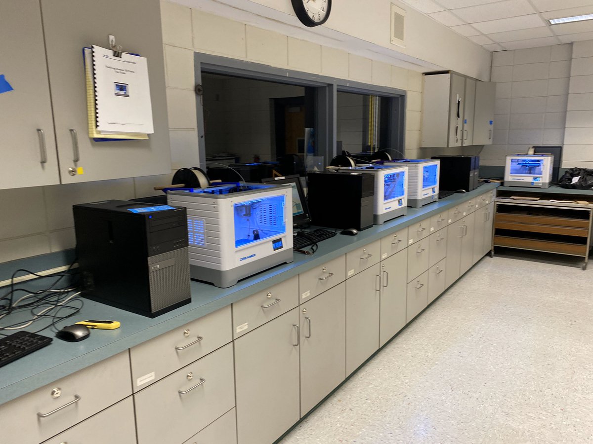 FPSFarmingtonCT's tweet photo. We began assisting UCHC by printing mask frames using 3D printers in our IAR lab. We generated 43 in about 3 hours. Glad to help our medical community. #OneSchoolOneCommunityOneUs #WeGotThis https://t.co/BRBdYjNcDO
