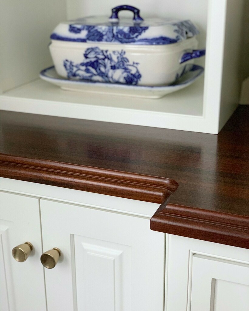 BeckAllenSTL's tweet photo. Adding warmth to a recently completed custom desk, an Edge Grain Peruvian Walnut countertop from @grothouseinc. #WoodCrushWednesday #beckallencabinetry #blueandwhiteforever https://t.co/zrENquTmPD https://t.co/3WP2gjS45w