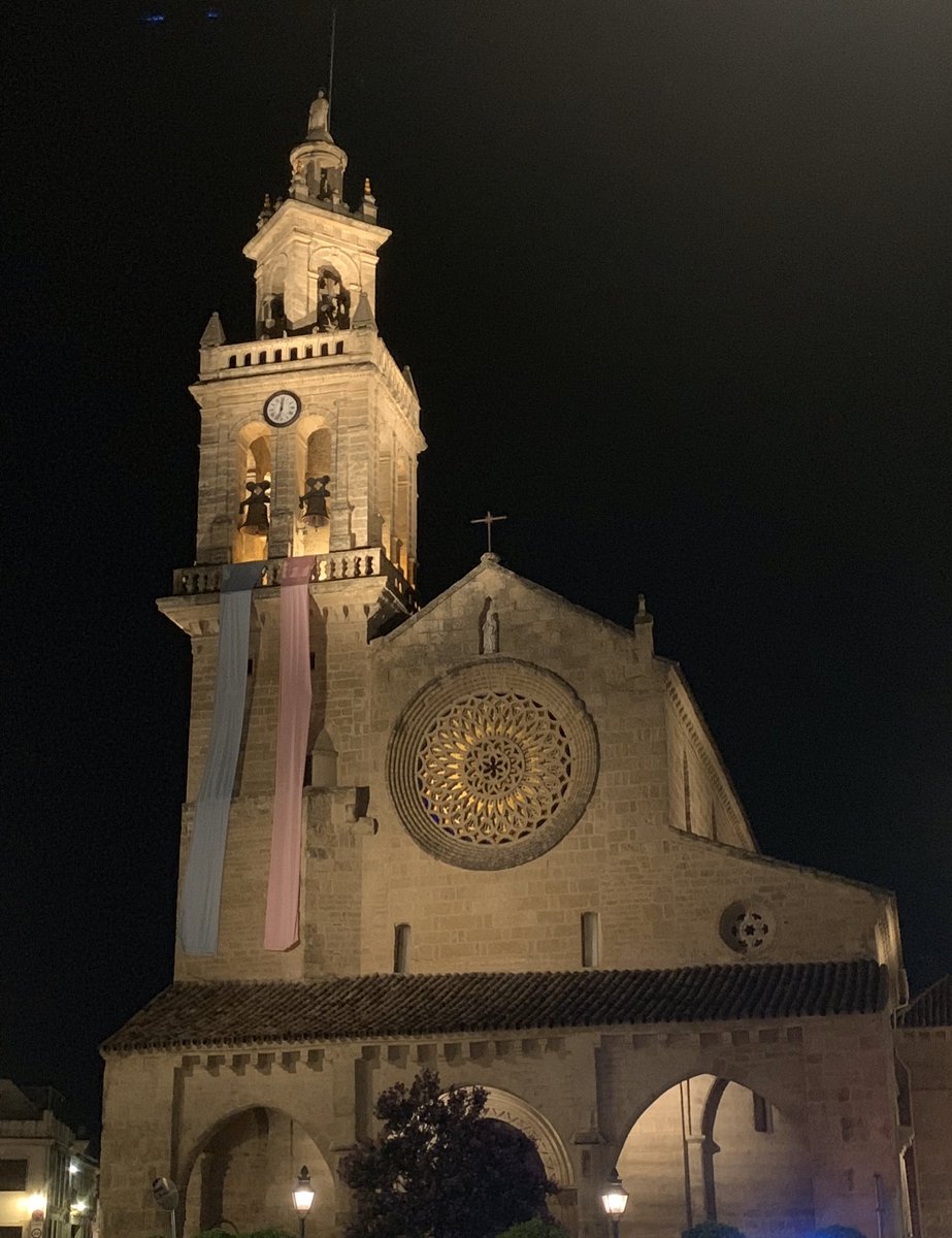 Y echo de menos pasear por El Realejo, bajando por Santa María de Gracia e ir descubriéndote poco a poco