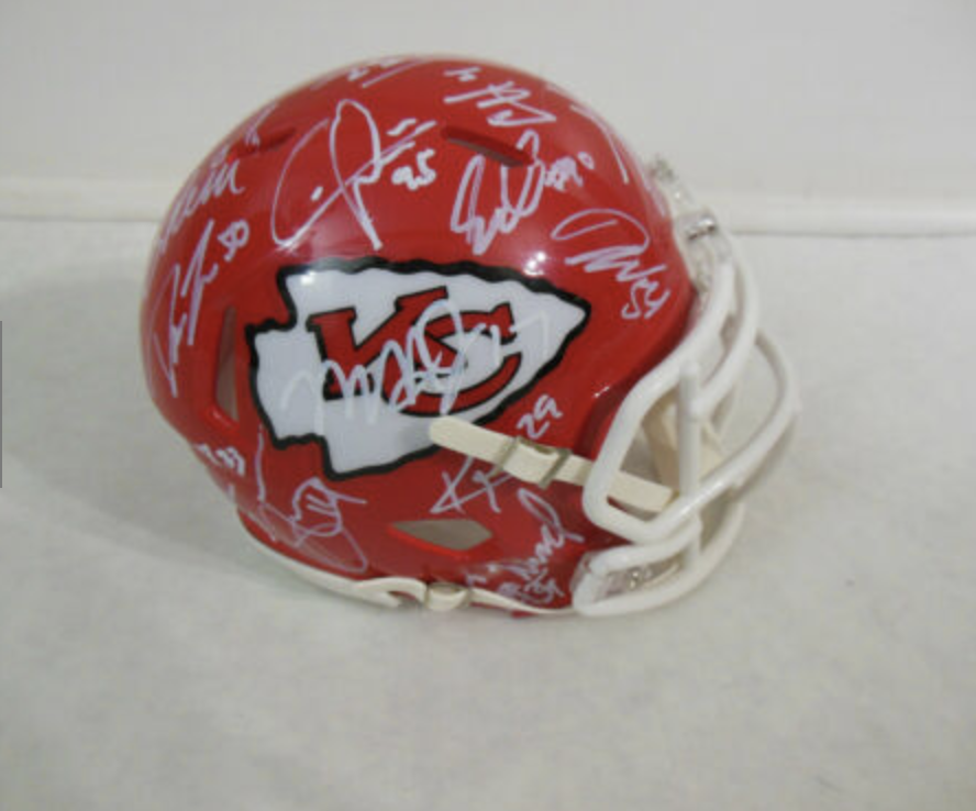 nfldraftscout's tweet photo. Just had this #Chiefs team signed helmet donated to @417Foundation for #Covid_19 relief funds. 

Raffle tickets for this are $1 each and you can buy as many as you like through Venmo (nfldraftscout) or https://t.co/fu5jo2oPcE.

Drawing will be April 7 @ 7pm https://t.co/rCUr9YXUIT