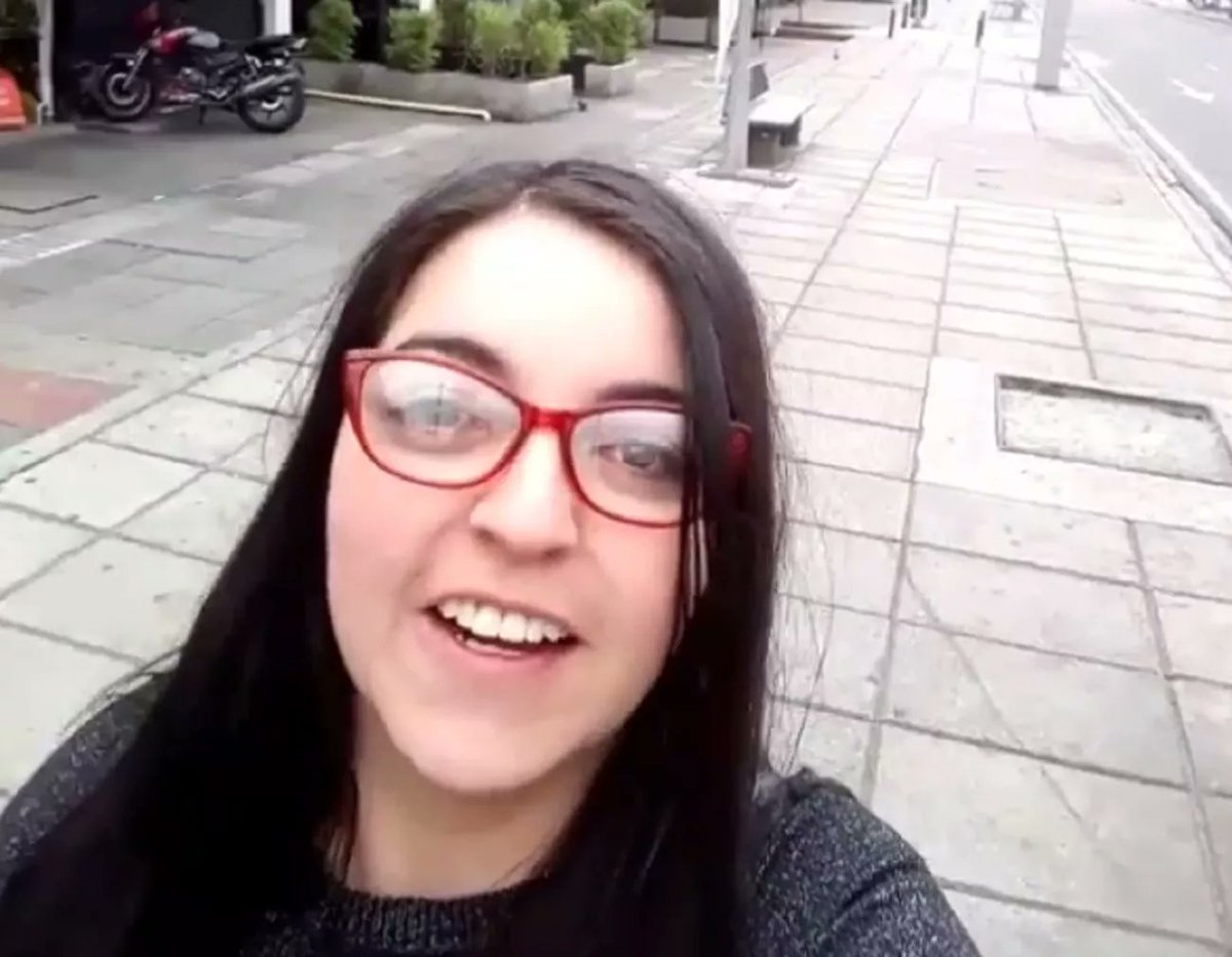 pulzo's tweet photo. Echaron del trabajo a mujer que insultó a policías que la multaron en cuarentena https://t.co/gEHxyAThuD https://t.co/mOhcp3y8ca