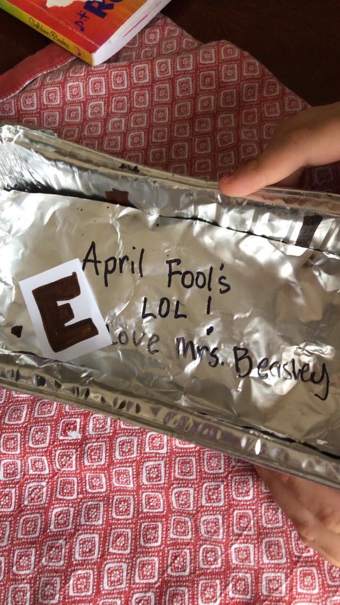 cesparza78's tweet photo. Layla had something on our doorstep when she woke up this morning.  It’s April Fool’s Day, so her teacher @Marlene78732475 went to all 22 of her students homes to deliver a “brown E” for April Fool’s Day.  Thank you Marlene for a wonderful surprise.  @PointIsabelISD https://t.co/NdfuEQDo0n