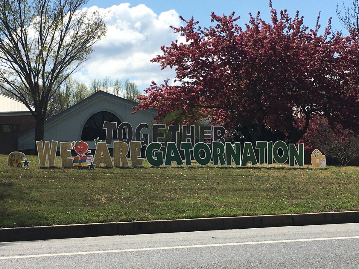 PlumPointMSCCPS's tweet photo. #GatorsTogether we are #GatorNation With the help of @CalvertYardCard we have this beautiful message of togetherness and solidarity to share with our community in these tough times! We love our #GatorNation and we are in this #Together #CalvertGoingTheDistance & #StayHome ๐๐ https://t.co/L2UiHdB4Ye