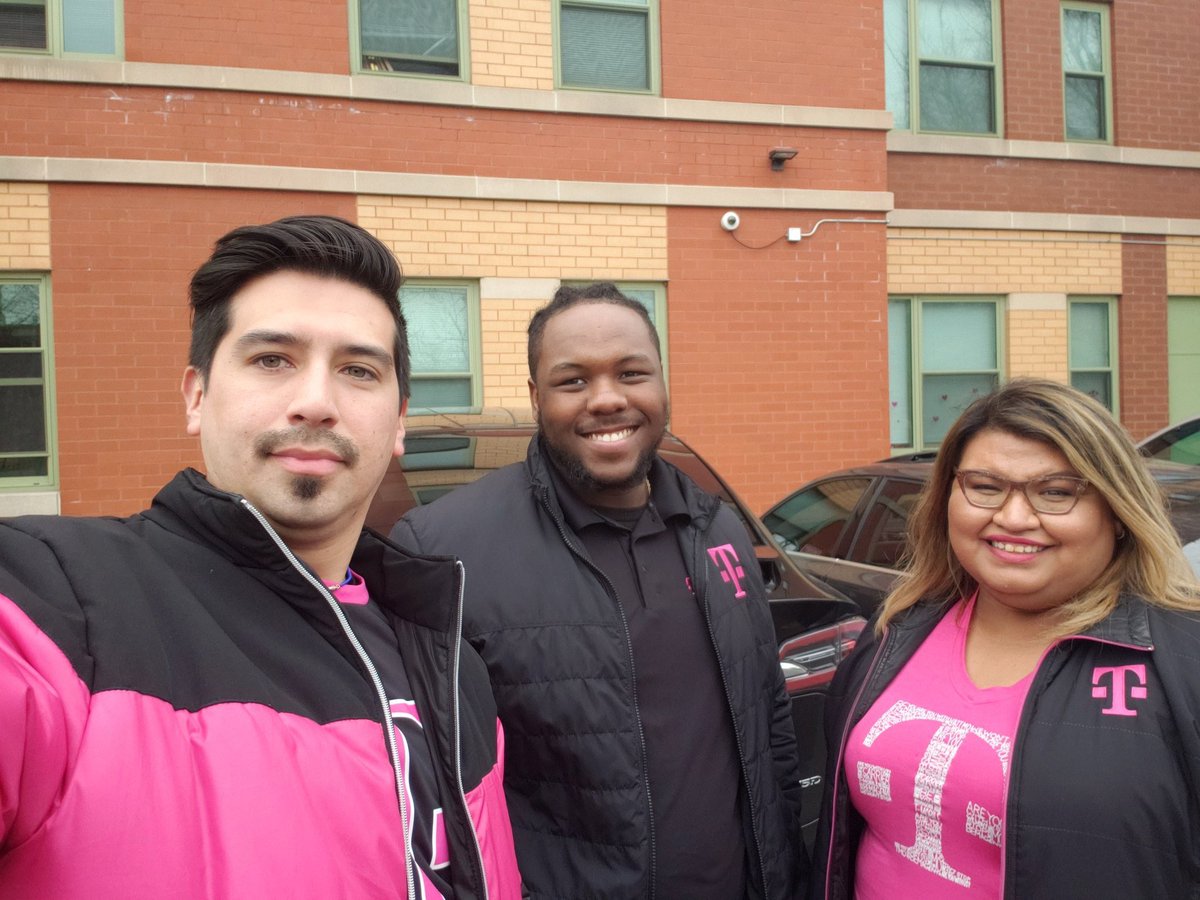 MagentaEsme's tweet photo. @elMagoMagenta Thank you for being an ally &amp; helping me see the business from another perspective.  #Unidos #RDMonDaMove #GiveThanksNotPranks https://t.co/ExQ8qjjs2v