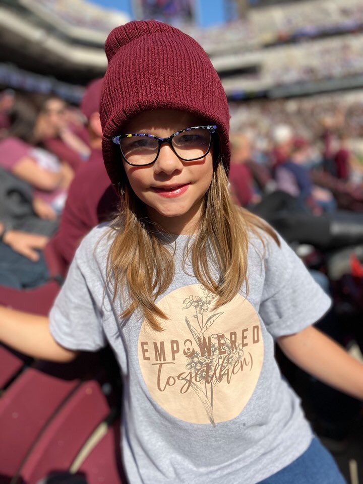 Carry_theFuture's tweet photo. We LOVE seeing your Carry the Future merch out in the world!

Did you know that a proceed of your purchase on our Bonfire shop goes back to helping refugee families in need?

Shop our store here: https://t.co/TKChFh21SO

#WearBonfire
#CanDoSomething
#RefugeesWelcome https://t.co/TSkaOFlUtF