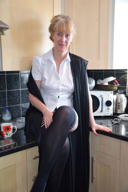 lanie_model's tweet photo. Coffee Break ☕☕ just posted this on Purpleport  #laniemodel #Warwickshiremodel #westmidlandsmodel #artistmodel #maturemodel https://t.co/OZ8ecKqKIB