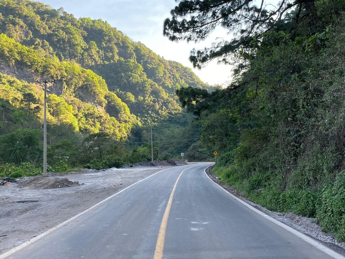 SICT_Puebla's tweet photo. 👇Aqui te presentamos la reconstrucción de la carretera Interserrana, tramo Zacatlán - Ahuacatlán del km 23+000 al km 28+000 en el estado de #Puebla @SCT_mx 🛣

#NosotrosSomosSCT 👷‍♀️👷‍♂️ https://t.co/2AaT5AsGrG