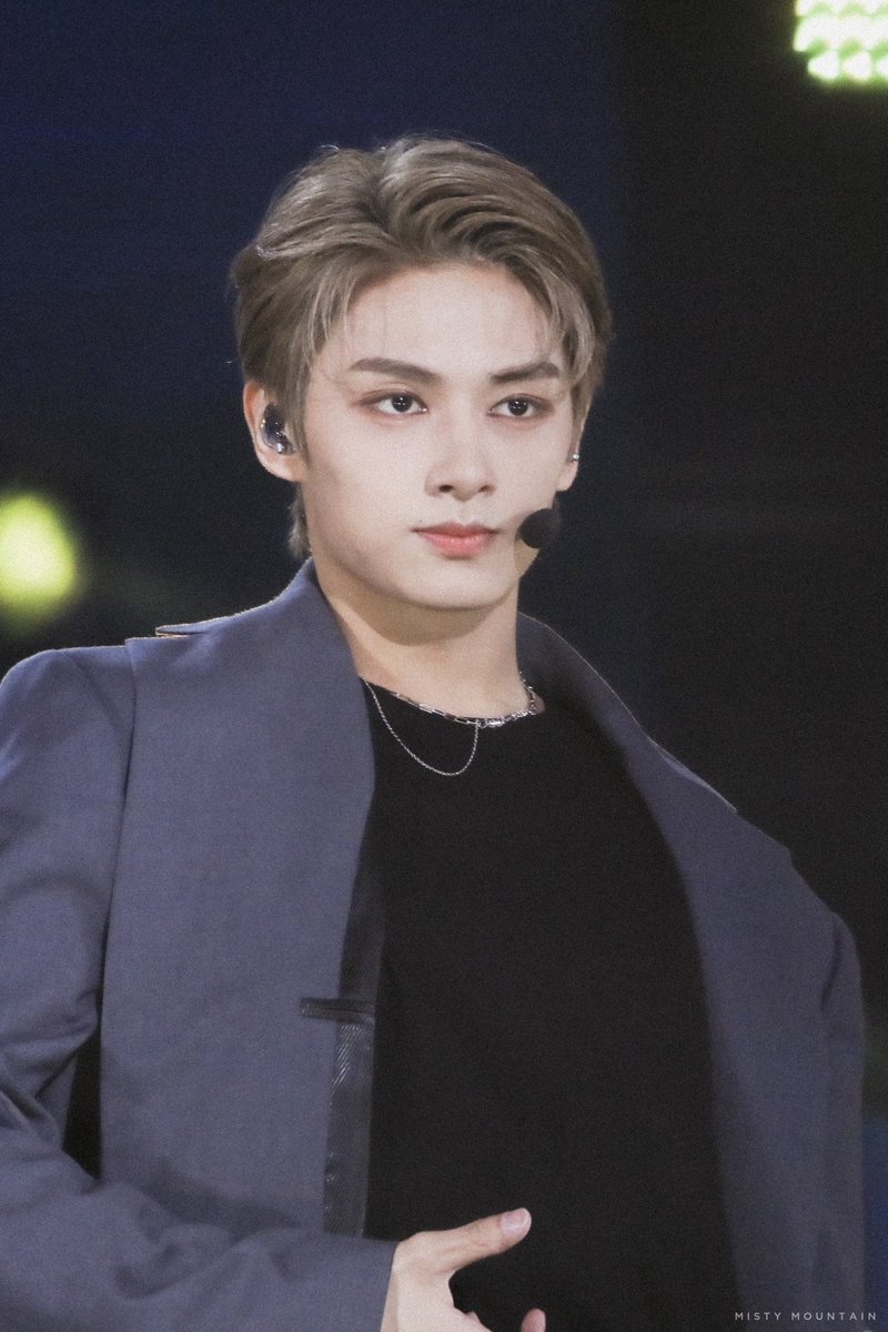 Misty_Mo0610's tweet photo. 190518  DC

Hi🌙

#세븐틴  #SEVENTEEN  #준  #JUN  #文俊辉  #ジュン https://t.co/PLYmWMGVEZ