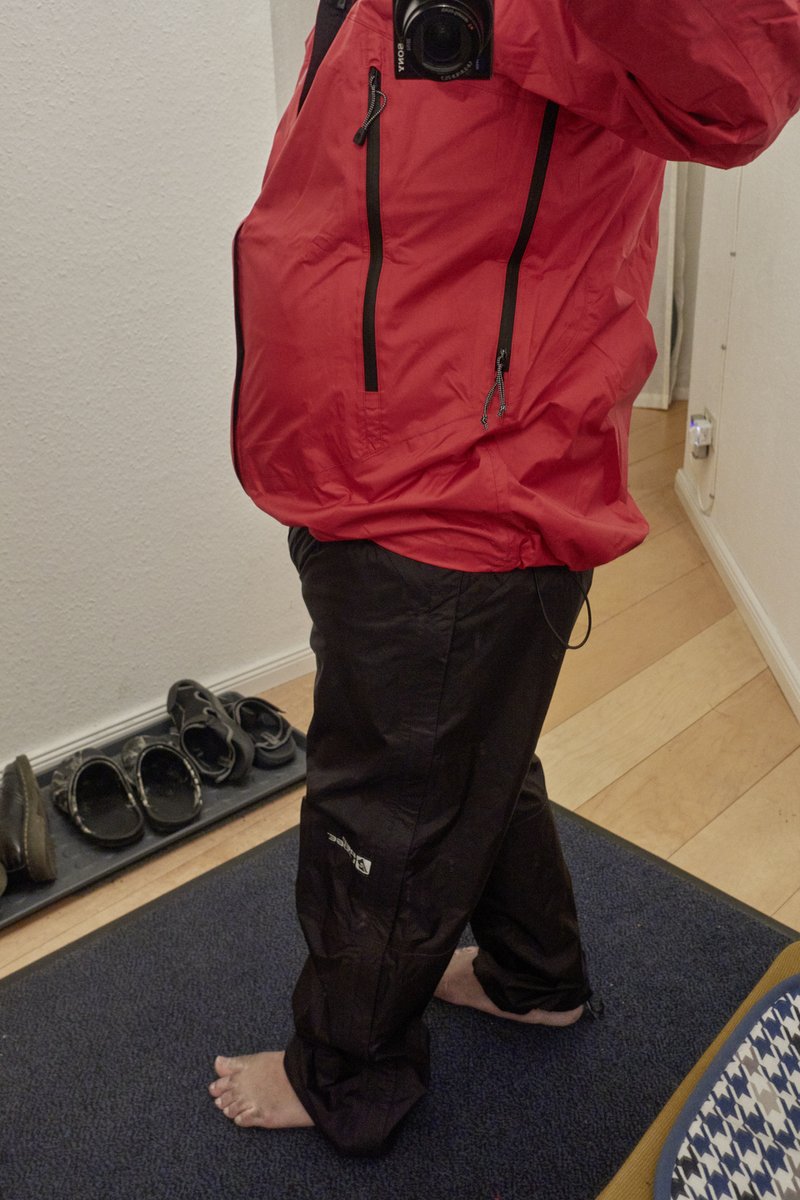 specialpaul's tweet photo. I enjoy my amazing Red Ledge rain gear :) nice feeling and cozy - Love it.
#DeadliestCatch 
#redledge
@kingcrabba https://t.co/gUjZ1FYbgC
