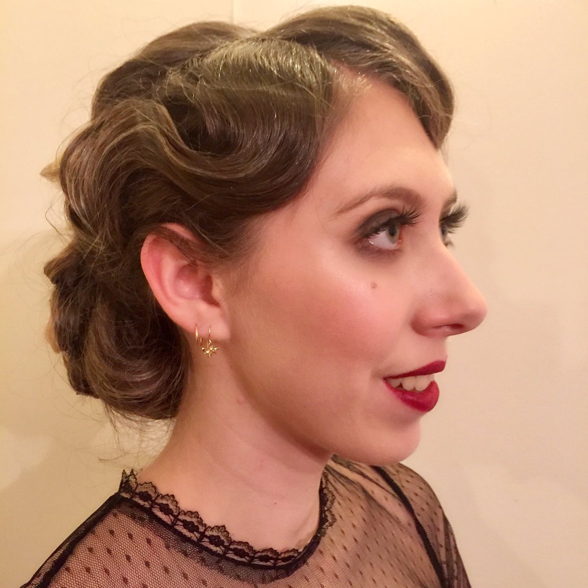 Did you bring the year in with a 1920s themed event?! What did you wear?! ✨

#thepowderpuffparlour #vintagehair #vintage #hairstylist #northamptonhairstylist #hairdresser #weddinghair #bridalhair #hairup #updo #pincurls #fingerwaves #hairswirls #northampton #1920shair #1920s