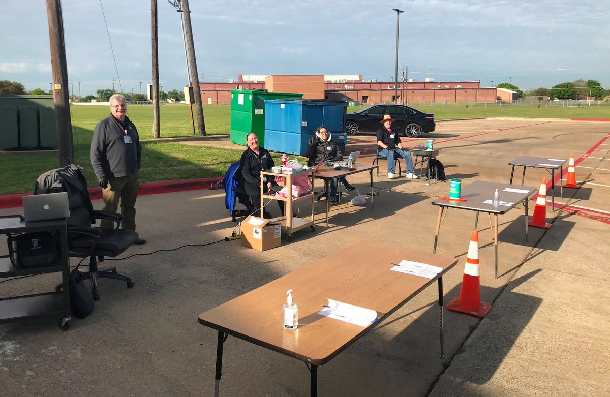 TheColonyPolice's tweet photo. Our School Resource Officers wanted to make you aware that crews from @LewisvilleISD are completing Wifi Hot Spots for those families without internet access. These Hot Spots will be at the same campuses that are providing meals to students. More info: https://t.co/K0zgM12CMj https://t.co/86uXBK00Px