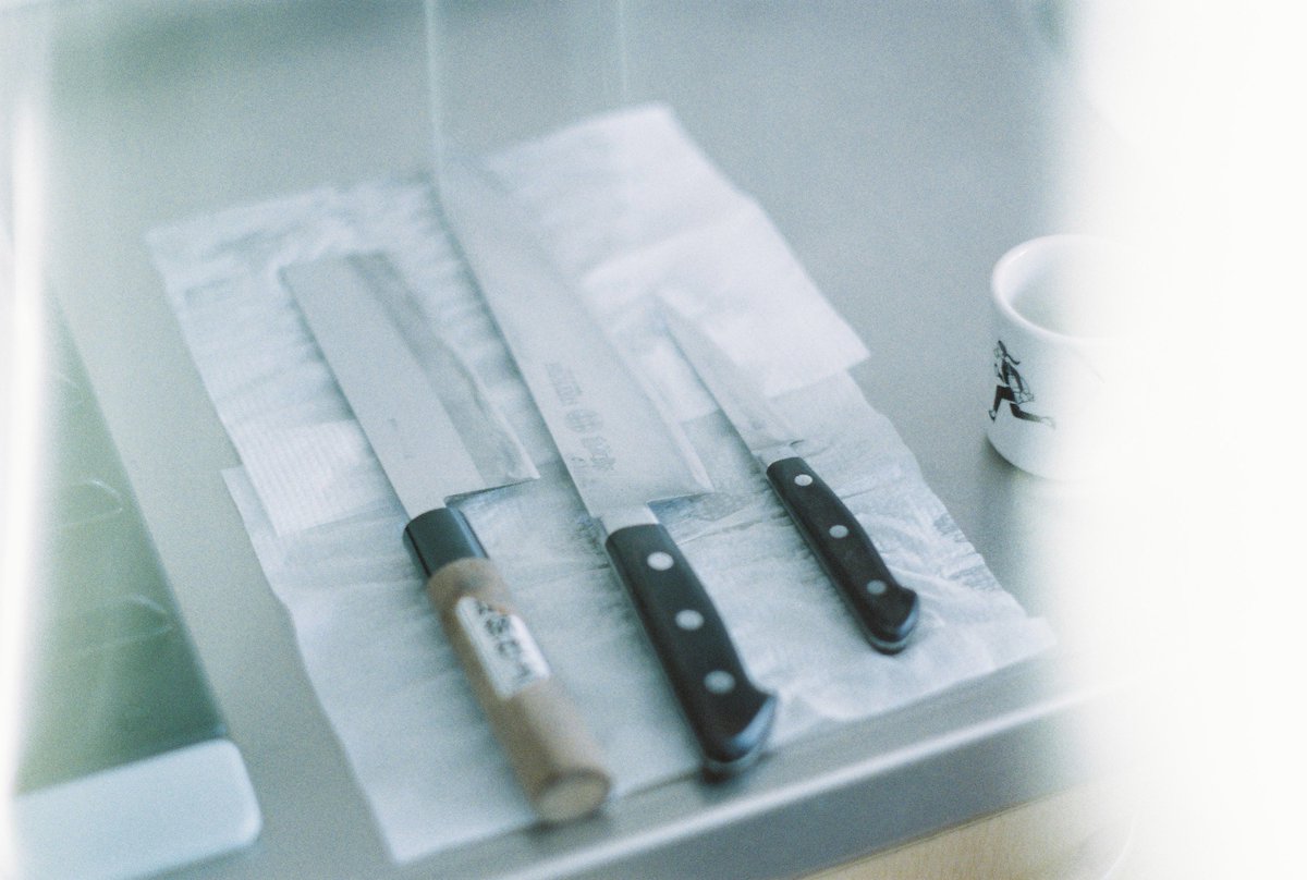 cub824's tweet photo. 研がれた菜切��包丁、牛刀、ペティナイフ

#minolta 
#SR1
#SUPERIAXTRA400
#filmphotography 
#film
#fujifilm
#ポパイカメラ
#写真好きな人と繋がりたい 
#写真撮ってる人と繋がりたい https://t.co/vlCklzwOWr