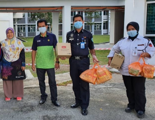 cfsiiumofficial's tweet photo. DRY FOOD DISTRIBUTION DURING RMO TO CFS IIUM STUDENT

https://t.co/UeE2XdIj1I https://t.co/rHo3tFxB1e