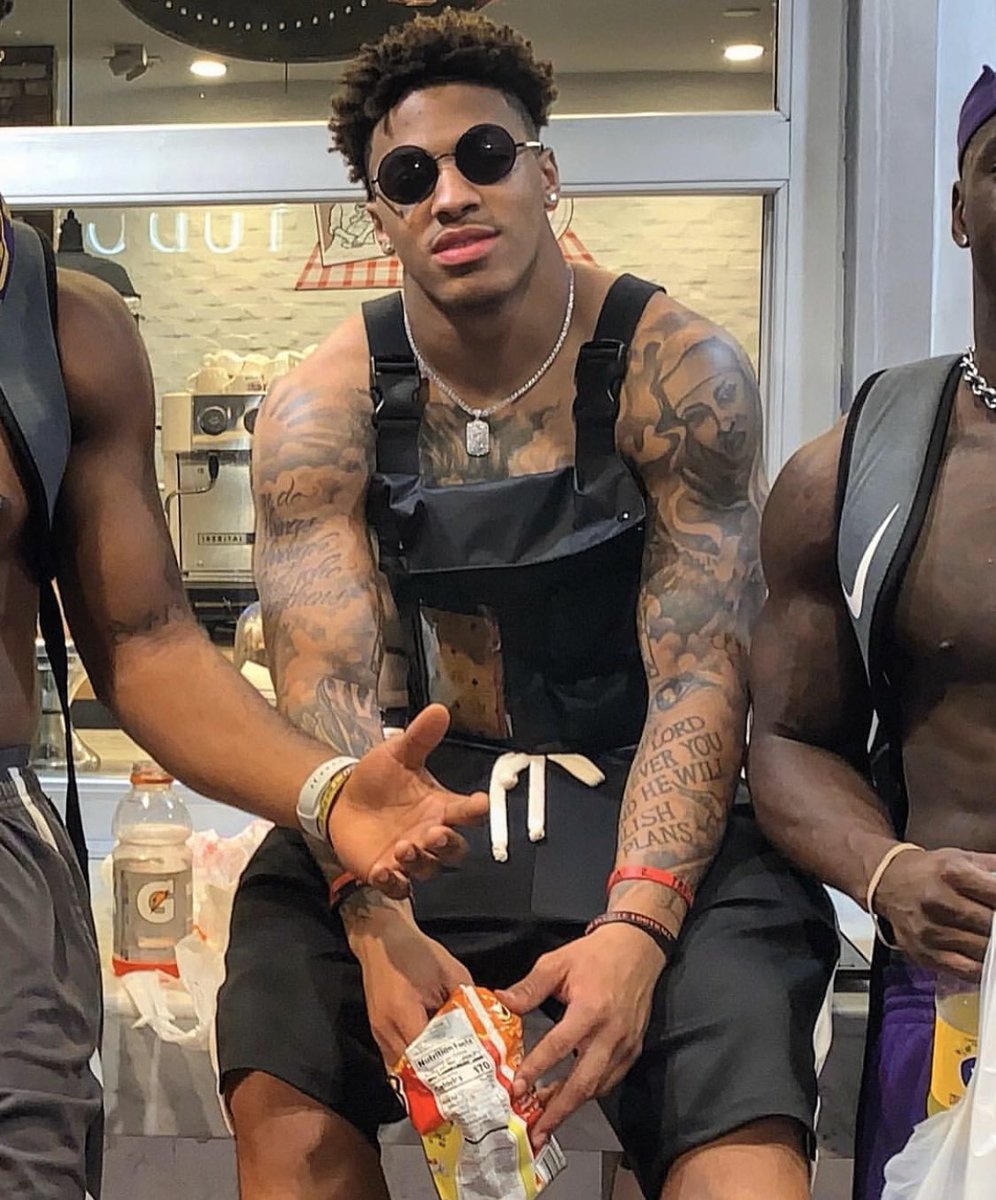 officialiv_tre's tweet photo. 21 vibes itβs a blessing to be here β€οΈ #IVDay https://t.co/DFt8sGDXvQ