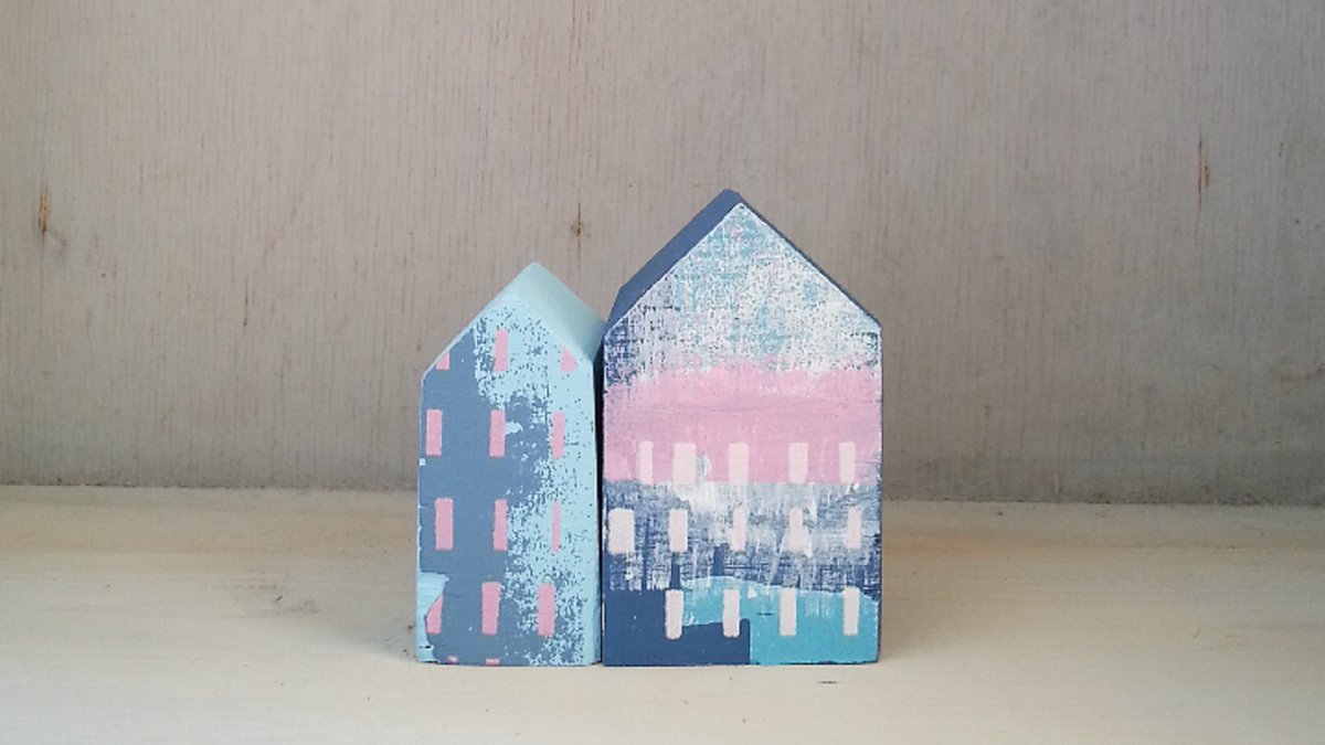 sadpandaprints's tweet photo. Bluesy mood today. Think I need more fresh air ⛅
#timeforawalk #bluesy #hoosey #wednesdayvibes #reclaimedwoodart #salvagedwood #handcrafted #littlehouses #livethelittlethings #timberart #zerowaste #onthegoslow #getsomeexercise #blooooo @folksy :
https://t.co/HrYqtrDg7T https://t.co/UYsqj5RIuc