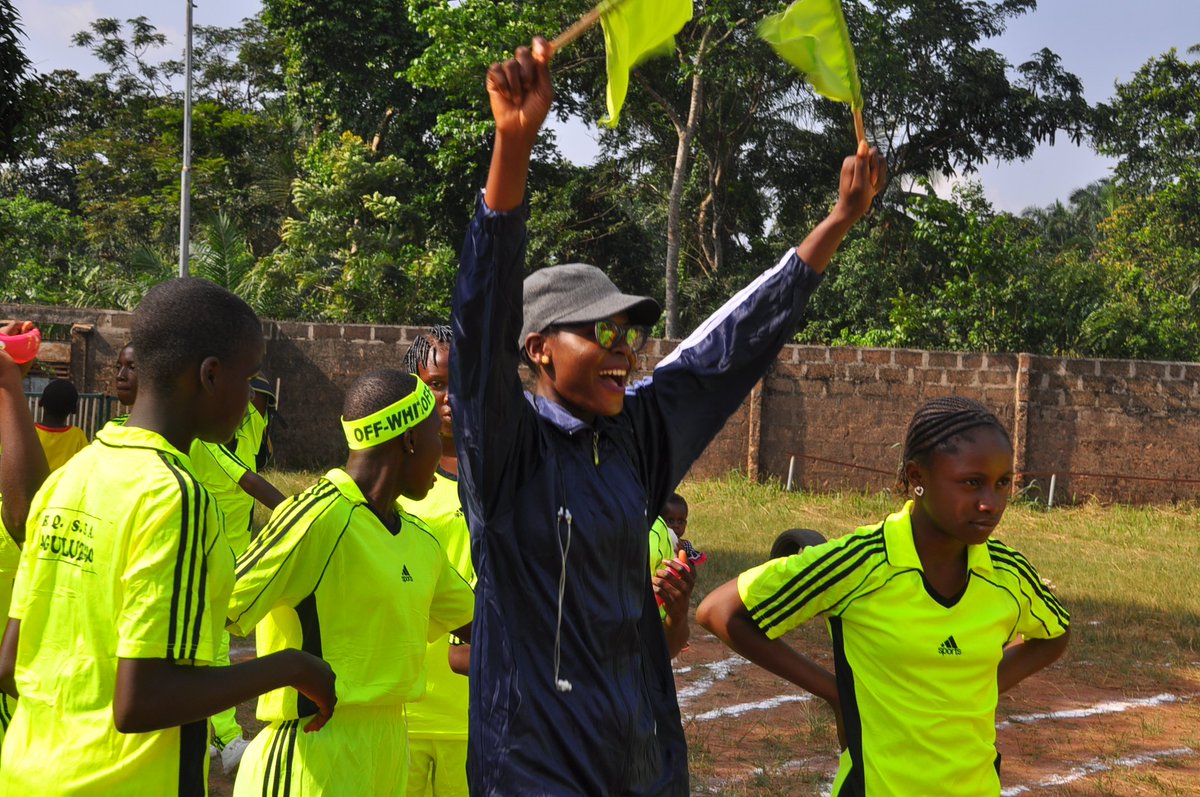 OsitaAmakeze's tweet photo. Books (#literacy
Boots (#sports
Tools (#skills
#TeamYowamca's tripartite winning approach👇🏿with National #Athletics Coach, Johnny Igboka of #ASFN who coached Salwa Eid Naser of Bahrain (formerly Ebele Agbapuonu) winner 400 mtrs Women Event 48.14 sec. #IAAF Doha. 3rd fastest ever! https://t.co/CdT1yCf9sU