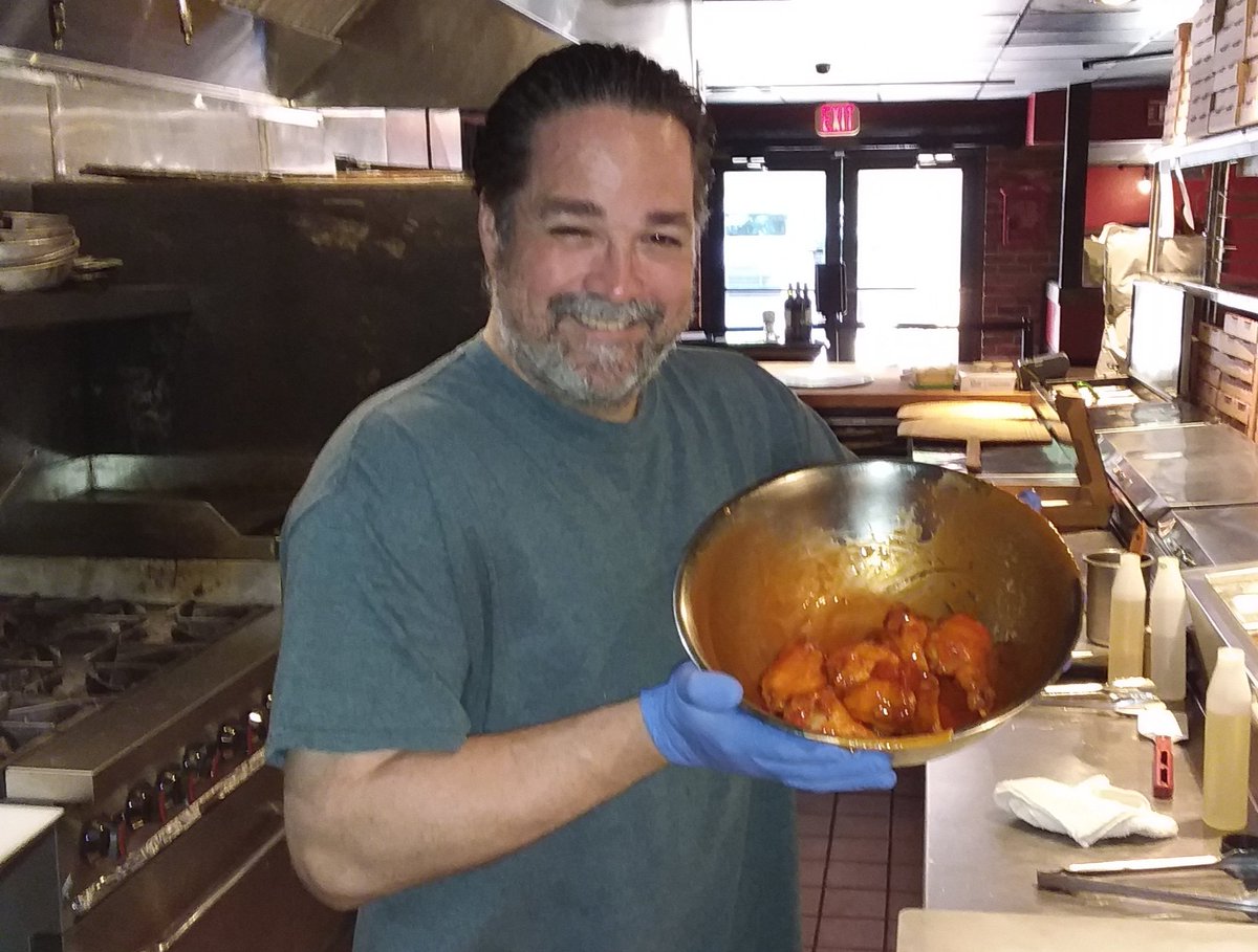 brickandfire's tweet photo. Come join us for our Wednesday wing deal!! Available all day (12-9pm) for takeout and delivery! #eatlocal #orlandopizza https://t.co/vfp4qFvkEe