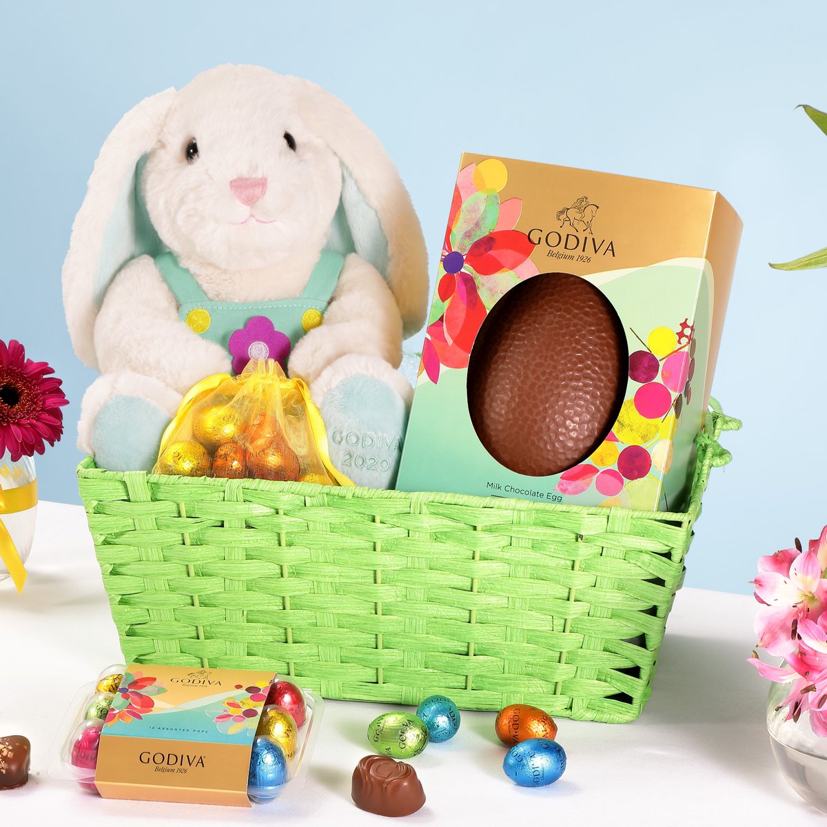 Want to send a little love this Easter? Browse the Godiva Easter Collection online. From mini POPs eggs to our Plush Bunny, there is something to put a smile on everyone’s face🐰💛
#Easter #Godiva #Chocolate #WonderAwaits