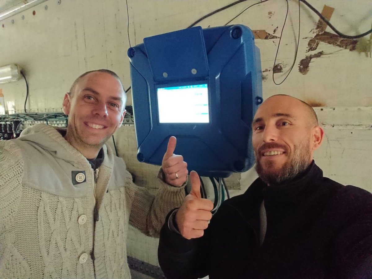 jojoNetafimfr's tweet photo. Pendant que certains sont devant leur écran, les autres en installent.
Première unité de l'irrigation intelligente #Netbeat de #Netafm
Bravo à la Ste @AgriDistributi2 , à Cyril et Olivier.
Il me tarde de vous accompagner pour la prochaine ! 👍💪👏👏👏 https://t.co/5RpmNWhmkN