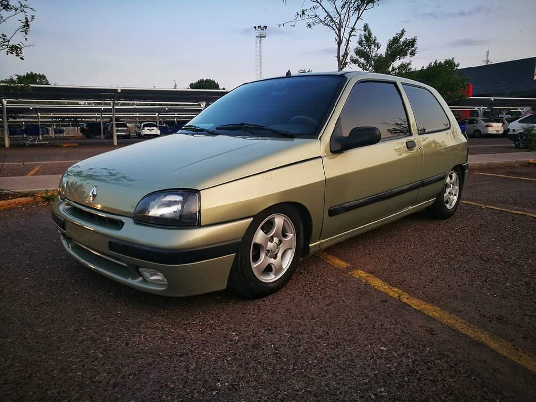 ArgentinaPiso's tweet photo. Clio 1 🤯
#Clio1 #Renault #clio #Fixa #Bajitos #Dap #ArgentinaAlPiso #Fija #Aro15 #Rombo #Viejitos #BlackHousing https://t.co/IEm3B4Dt5S
