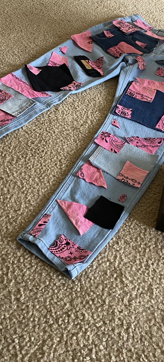 ingamaiya's tweet photo. Them bandanas started off as white, orange and pink tie dye to get coral! #GETATME #maryland #jeancustomization not done yet. https://t.co/5RFRMnYvCW