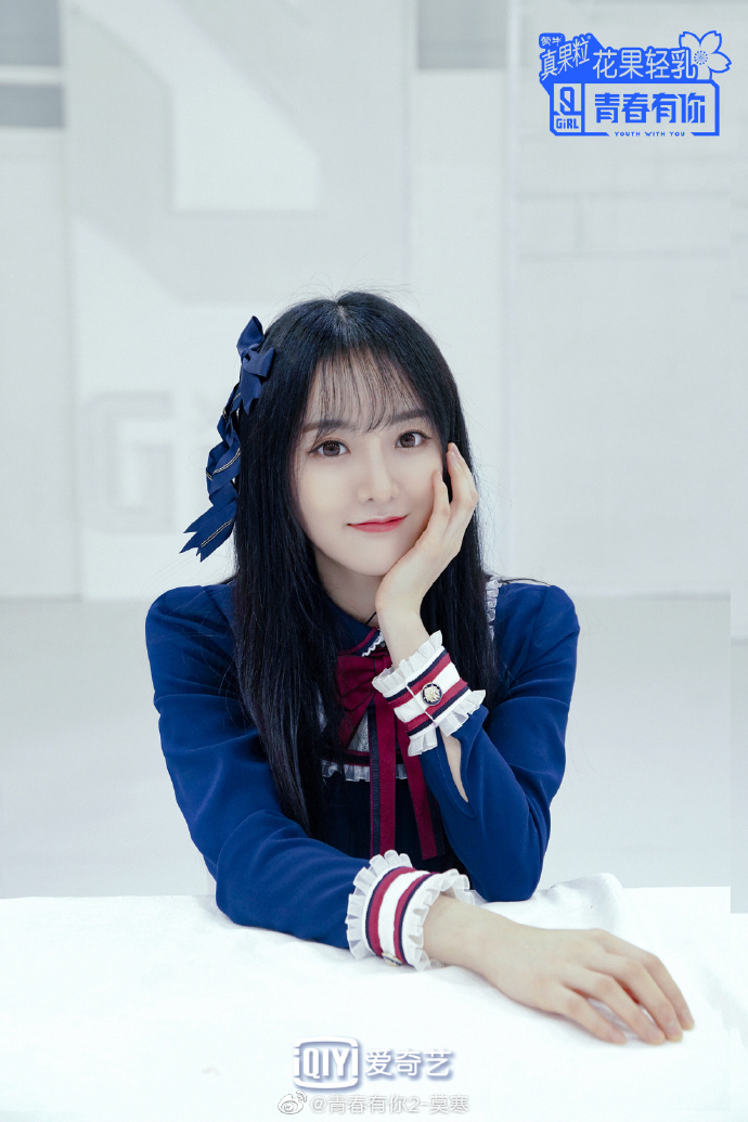 Stage Name : MomoBirth Name : Mo Han (莫寒)Birthday : January 7, 1992Height : 163 cm Weight : 44 kg Company : SNH48  #YouthWithYou  #Momo  #Mohan