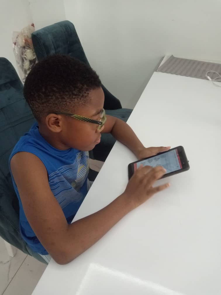 glistenint's tweet photo. excited of this development, and as seen a parent assisting to set up for her wards examination.

#microsoftonenote #microsoftedu #onenote #microsofttheme #abujaschools #schoolsinabuja #giaaabuja #giaa #abujastudents https://t.co/x4xv9gefXB