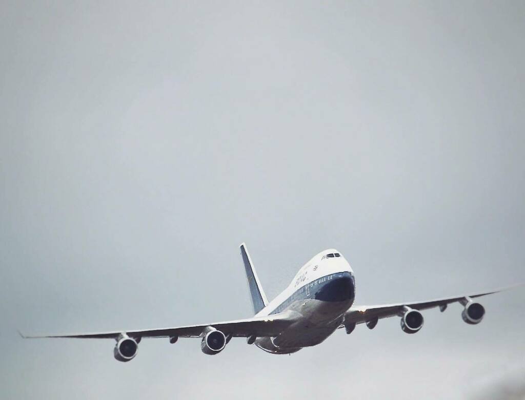 aeroTELEGRAPH's tweet photo. Her majesty.
——————————
✈️ Boeing 747
🏢 British Airways 🇬🇧
🌍 RAF Fairford 🇬🇧⠀
——————————
#boeing #747400 #riat #royalinternationalairtatoo @british_airways #retrolivery #jumbojet #aviation #avgeek #aviationphotography #instaplane #airplane #aviationl… https://t.co/fDLqBtaqCY https://t.co/YhztFHnRPl