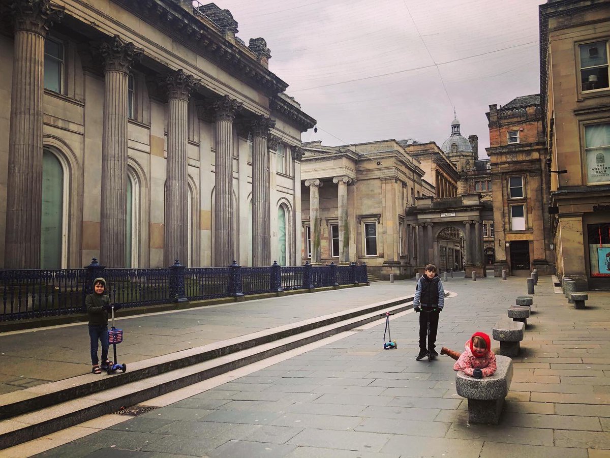 clesliephoto's tweet photo. Where did everybody go?
Phone snaps of my weans owning the streets in Glasgow City Centre lunchtime today.
#lockdown #glasgow #hourofexercise https://t.co/2rMFQuO781