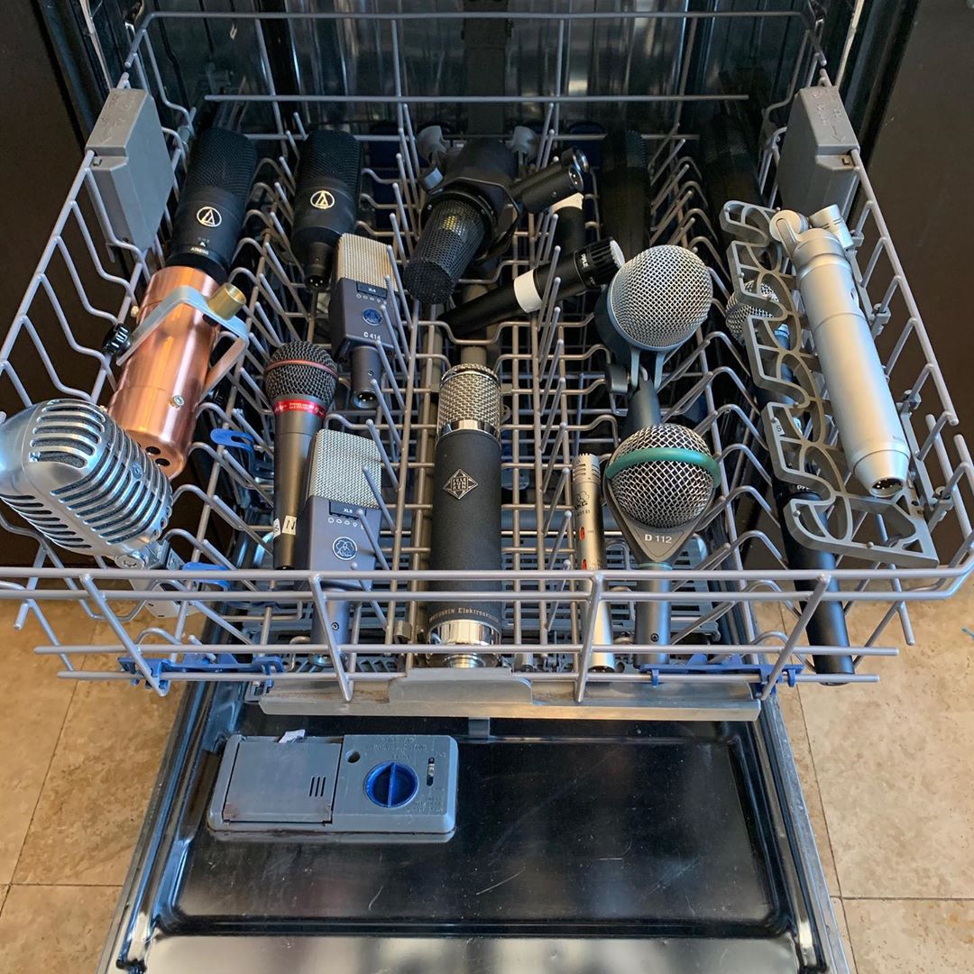 TELEFUNKEN_Mics's tweet photo. Don't forget to wash your microphones! #aprilfools repost from @NotesProd. "Here's how we make sure we don't spread the Covid-19 and keep our microphones clean and sterile." https://t.co/bb4lnl2njX