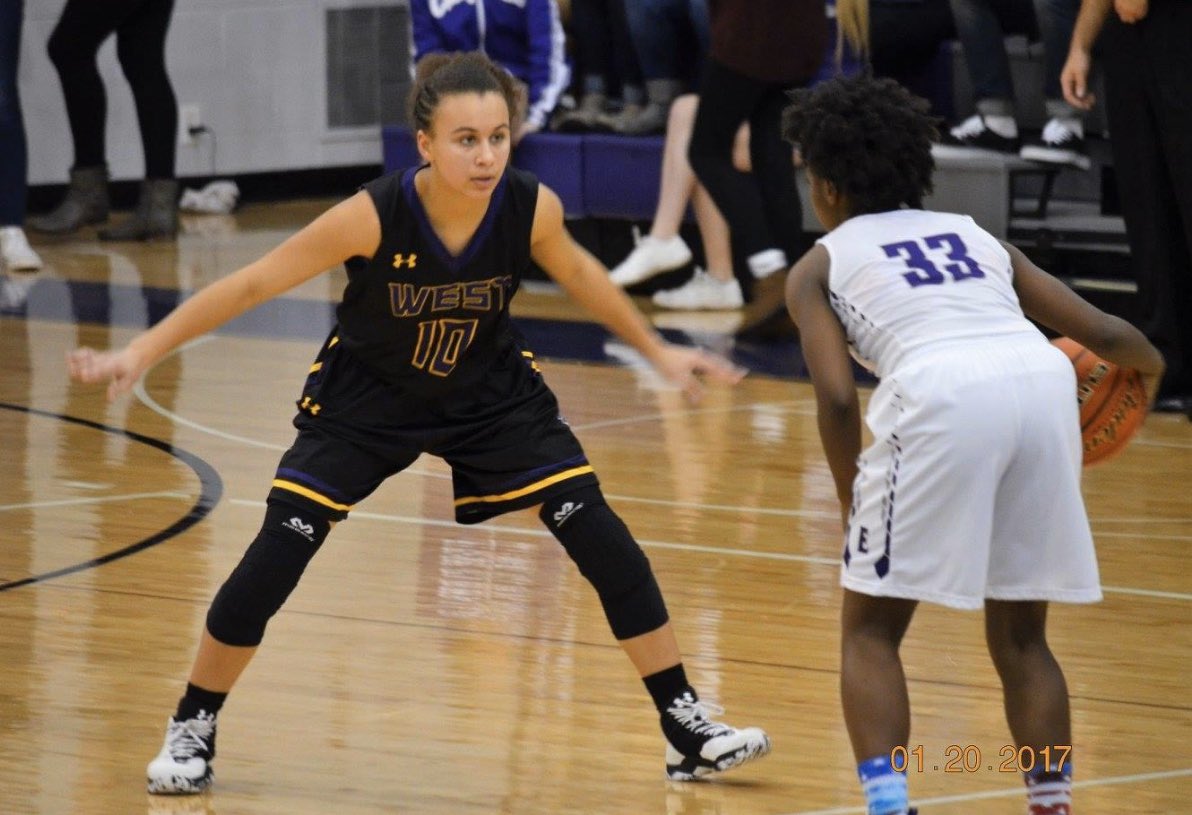 BellevueWBB's tweet photo. And another one! Please say hello to our latest verbal commit Meleah Turner, 5’7” transfer from Roosevelt University. She is also a Bellevue West alumni! 🐻🏀💜💛 
@DaveDenly @thinmanx11 @justdees45 https://t.co/Kq22jPq6iy