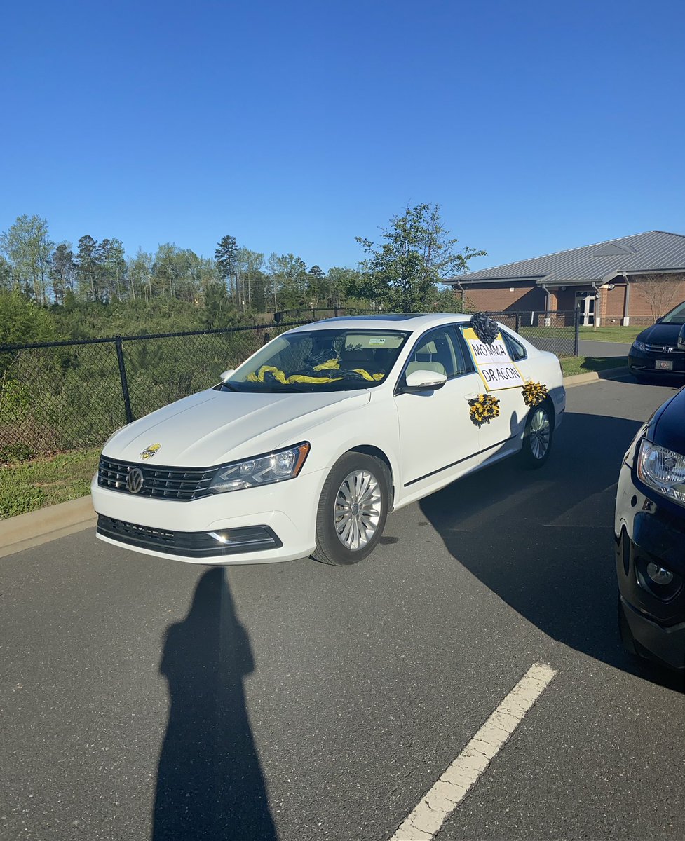 MandyKubbs's tweet photo. Thanks to @bethebridgeDBES wonderful staff for showing up today for our community drive by parade! Momma Dragon’s sign didn’t survive! #tryAgainNextTime 💛 our staff and students! @FortMillSD https://t.co/PWFbVrLLDj