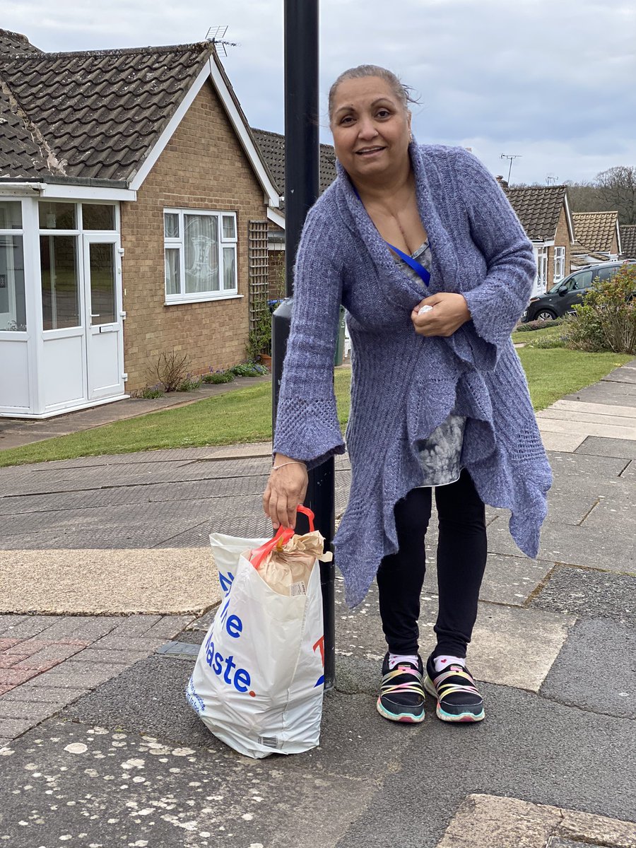 safebuddygroup's tweet photo. Out and about on a daily exercise we bumped into Daksha who was delivering @Khalsa_Aid bags - she donated an essentials food bag to a vulnerable couple living in Styvechale- thanks Daksha 👏👏 #Coventry #StayAtHomeSaveLives https://t.co/i6JZvIRaoM